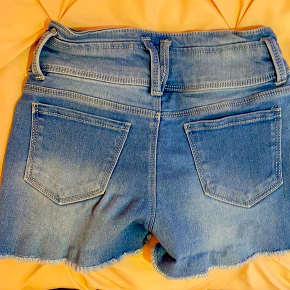 blue revival high rise Jean shorts - Picture 3 of 3